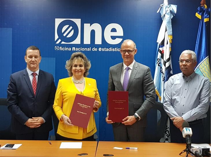Firma convenio entre la ONE y CODOPESCA para realizar el primer Censo Nacional Pesquero con el apoyo del BID