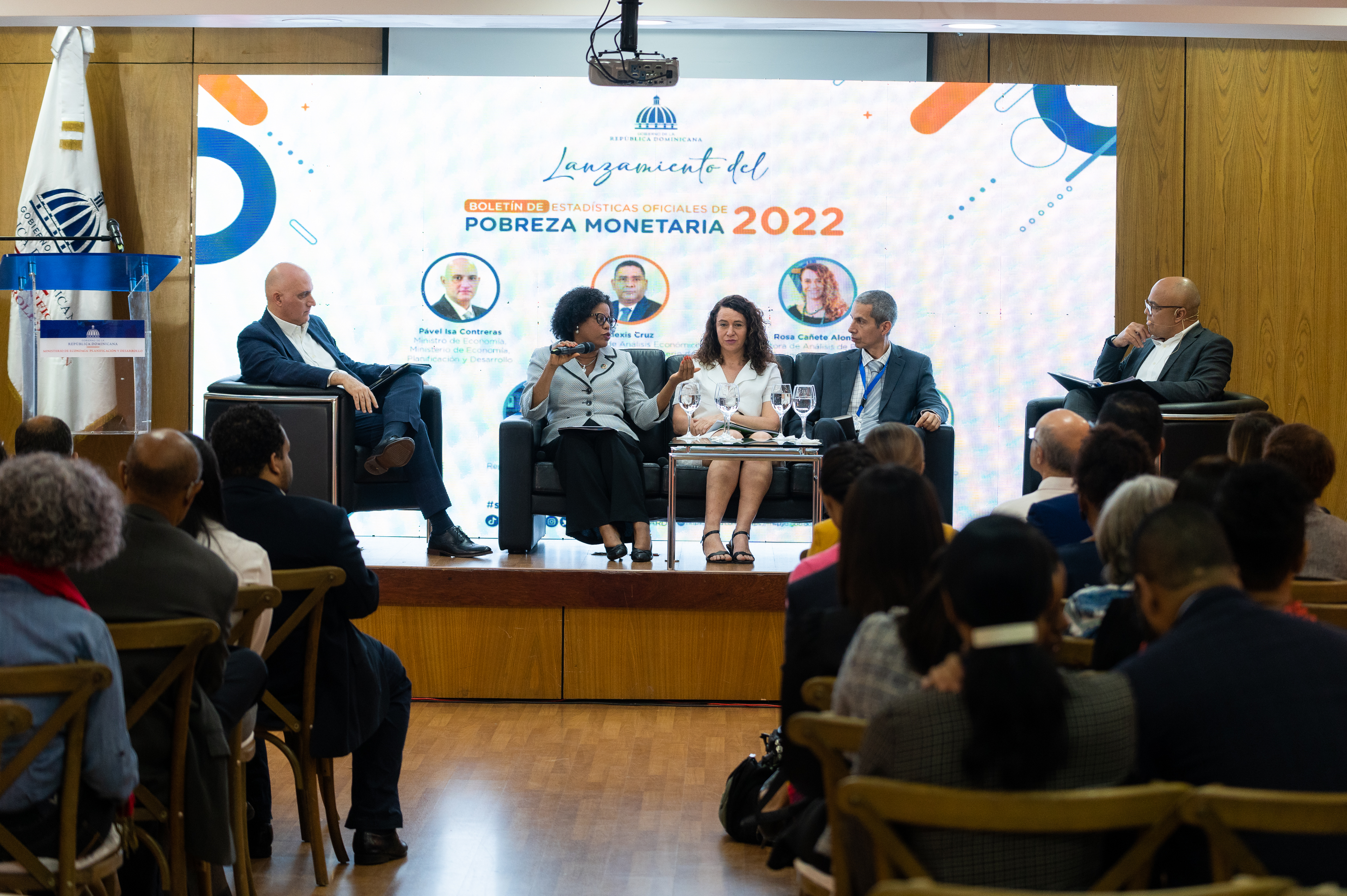 Ministerio de Economía y ONE informan pobreza monetaria se reduce en 2022 y establecen estándares más exigentes para su medición