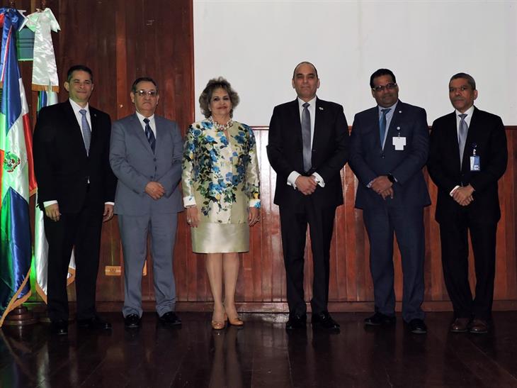 ONE recibe premio al Mérito de la Organización Mundial de Aduanas