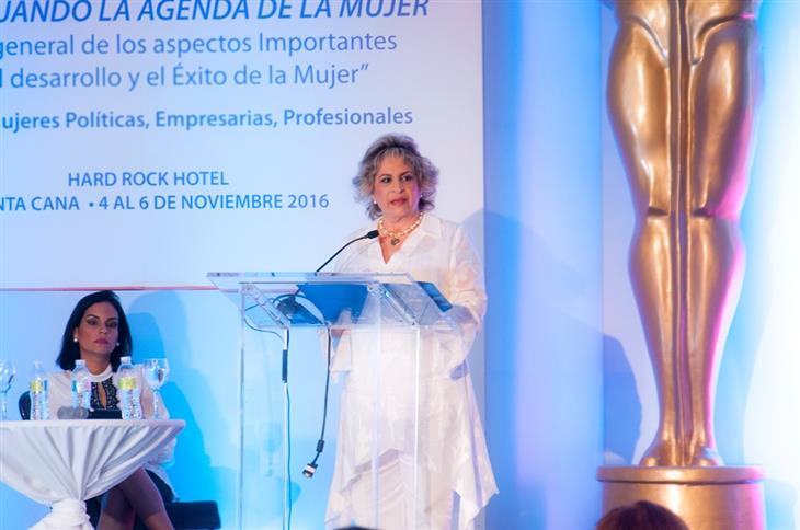 La ONE ofrece información sobre los avances y las conquistas de la mujer en República Dominicana