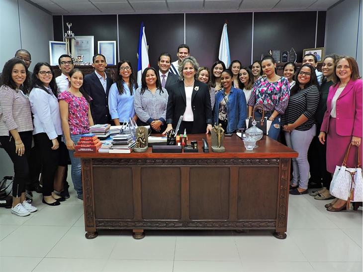 ONE imparte taller a estudiantes de la Pontificia Universidad Católica Madre y Maestra