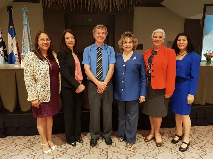 La tasa de fecundidad adolescente de RD sobrepasa el promedio en AL