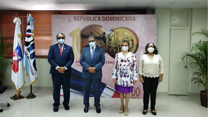 La ONE y el INPOSDOM ponen a circular sello conmemorativo por los 100 años de la realización del 1er Censo